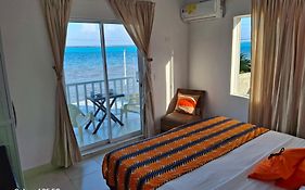 Apartamentos frente al mar Bahia Rocky Point